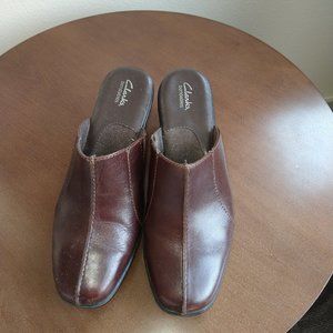 New Clarks Bendables Woman's Brown Leather Mules Size 8